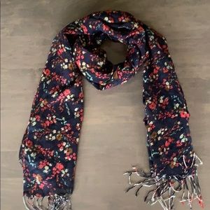 Beautiful Accent Scarf🌸